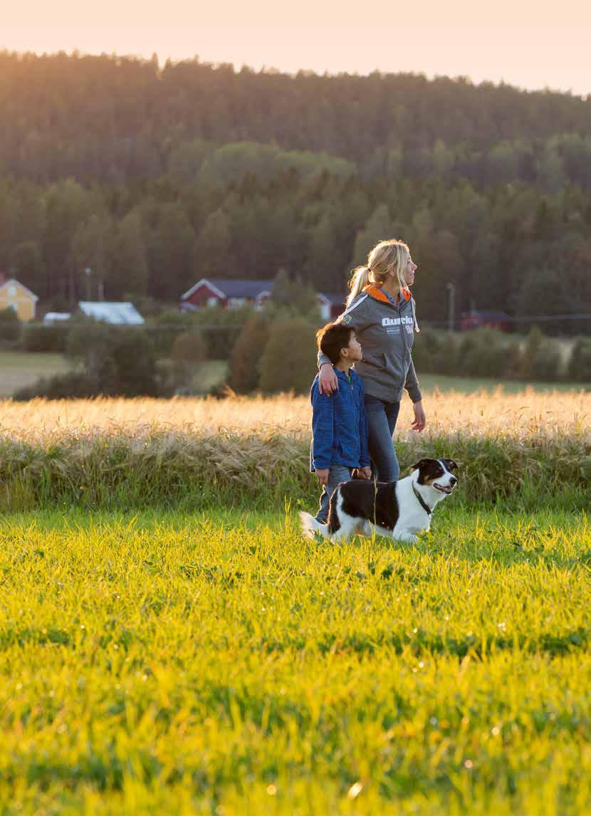 2 WORK SMARTE NOT HARDER. FRONTLASTAREN SOM GÖR DET ENKLARE ATT ÖKA DIN LÖNSAMHET Under sju decennier har Quicke tillverkat frontlastare av högsta kvalitet.