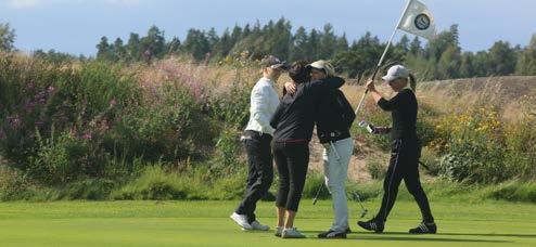 DAMSEKTIONEN Damgolfen - nu på torsdagar Foto Kjell Posse 2 maj till 12 september. En nyhet för året är att våra damer, från 18 år, spelar sin tävlingsgolf på torsdagskvällar. Första start kl 16.