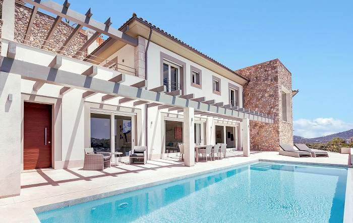 Nybyggda luxuös villa på 375 kvm i Puerto Andratx med panoramautsikt över La Mola och Medelhavet.