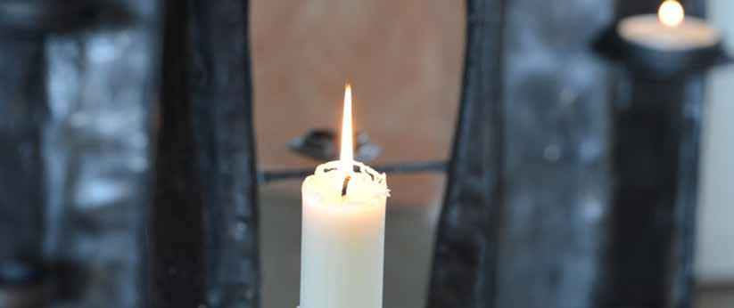 Många går in i domkyrkan för att tända ett ljus GUDSTJÄNST, 101, 110, 111 Firandet av gudstjänst är kyrkans djupaste uttryck för en levande gemenskap mellan Gud och människa.