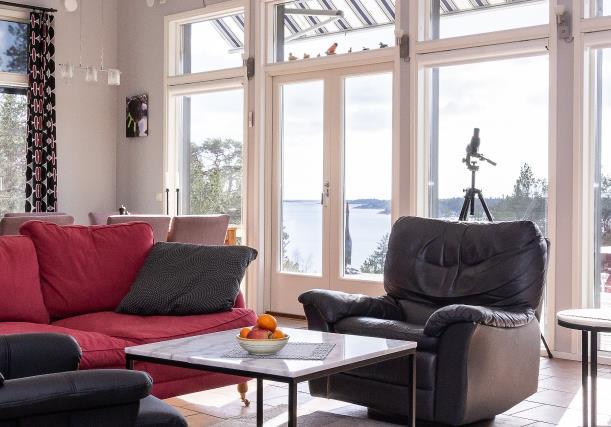 Huset är anslutet till det kommunala vattenledningsnätet via tillsammans med grannarna gemensamt pumphus.