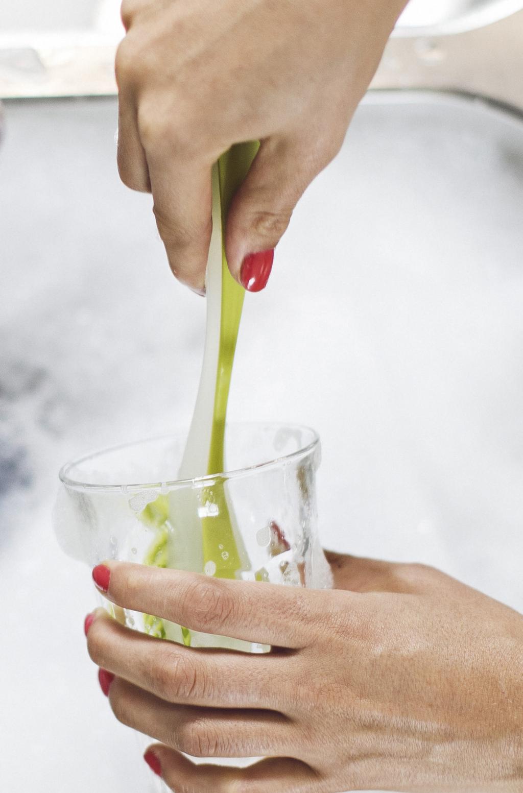 VATTEN & MILJÖ I VÄST AB, VIVAB Innehåll VATTEN & MILJÖ I VÄST AB, VIVAB 2 Förenklad klimatsmart vardag 2 VATTEN & MILJÖ I VÄST, VIVAB 3 Vi renar ditt vatten 3 Vi tar hand om ditt avfall 3 DITT
