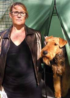 Petra dömer i Borås Petra Stenkula är domare på vår Open Show i Borås den 28 juni. Här berättar hon om sig själv: Jag har växt upp med hundar, hästar och katter och idag föder jag också upp rashöns.