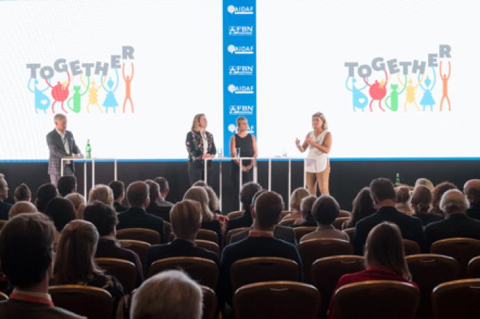 Eva Ahlströms stiftelse, HAPPY och YHDESSÄ-initiativen presenterades till familjeföretag i Sverige och Danmark, och till en stor publik på Family Business Networks (FBN) Globals seminarium i Venedig