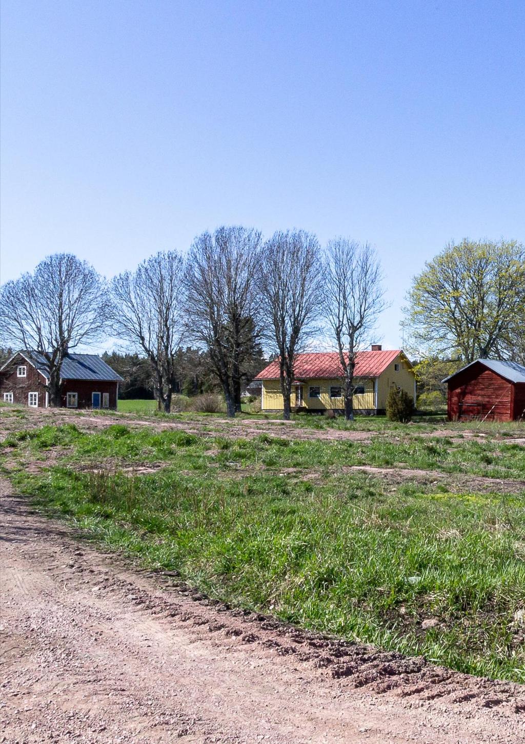 G årdsmiljö i Byttböle, Hammarland Lantlig gårdsmiljö i ljust och öppet läge med