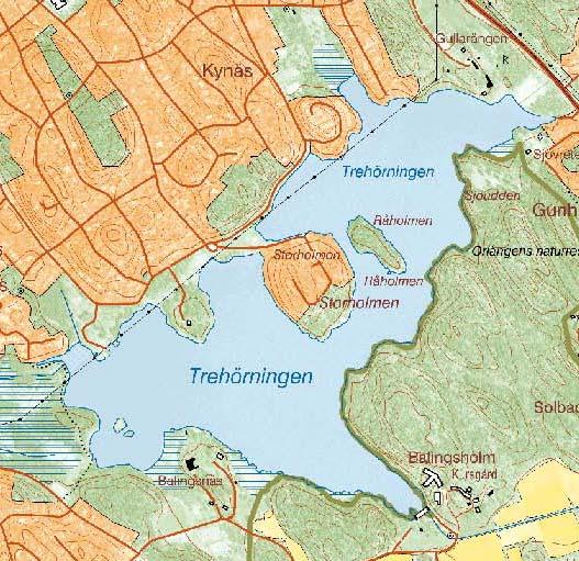 förekommande undervattenart hårslinga som påträffades på 2,0 meter, vilket förefaller väl grunt med tanke på att siktdjupet i sjön uppmättes till 2,4 meter.