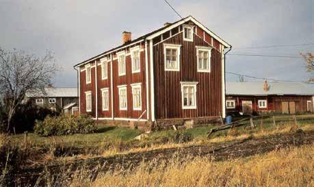 Pärisgränden före utflyttningen 1907. Johannes Malmbergs hus tredje från vänster. (1) (2) (3) (4) (5) (6) Pärisgränden (Pärisgreände) i Övermalax.