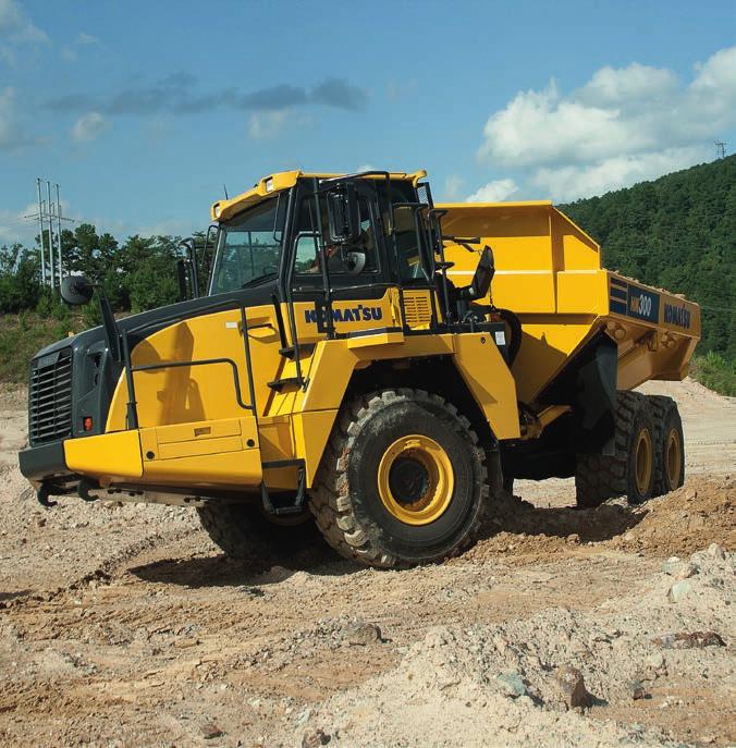 Kraftfull och miljövänlig Produktivitet på beställning HM300-5 är utrustad med en stark Komatsu EU steg V-motor och Komatsus avancerade antispinnsystem.
