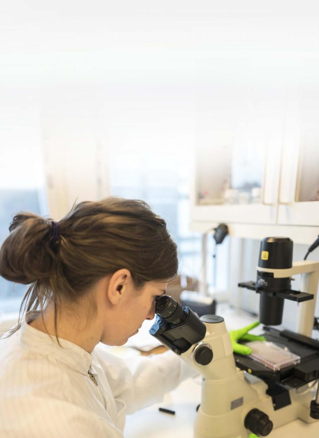 OM BIOARCTIC GEDIGEN VETENSKAPLIG KOMPETENS BioArctics framgång bygger på gedigen vetenskaplig kompetens.