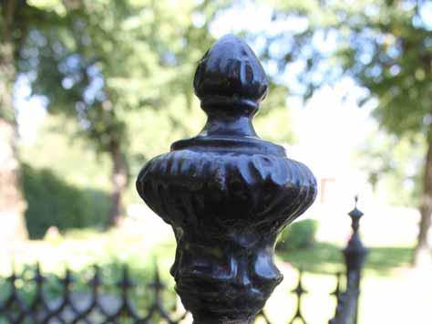 Figur 40. Grav 0171/174, Kjellerstedts familjegrav, gjutjärnsstaket, kvarter 7.