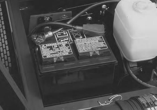 Ansluta batteriet Varning KALIFORNIEN Proposition 65 varning Batteripoler, kabelanslutningar och tillbehör till dessa innehåller bly och blykomponenter, kemikalier som staten Kalifornien anser orsaka