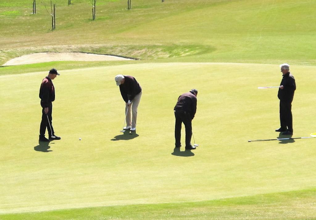 Herrseniorgolf/Onsdagsgolf Onsdagar Slaggolf, 2 klasser För ytterligare information se klubbens hemsida. Våren (9 hål), sommaren (18 hål) och hösten (9 hål). Ängsbanan.