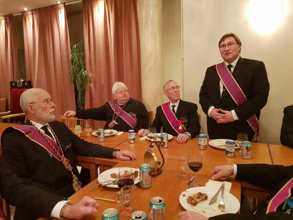 Hertig Carl på Termometergatan Måndagen den 4 februari hade kapitelbrödraföreningen Hertig Carl en sammankomst i grad IX på Termometergatan.