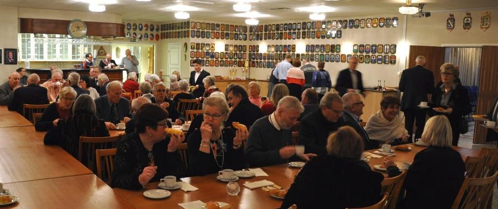 Efter att OM i SJL Västmanland, Bo Johnsson, hälsat de församlade välkomna ledde Per Åström en andaktsstund där vi bland annat sjöng Bereden väg för Herran tillsammans.