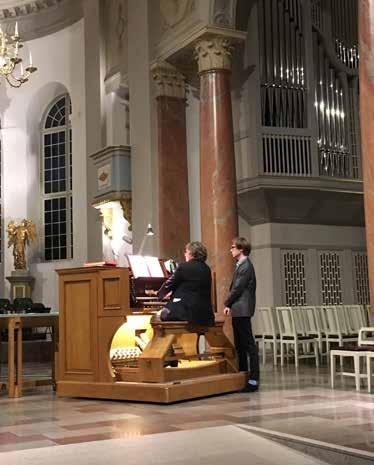Undervisning UNDERVISNING, KYRKOMUSIK 101, 110, 141 Svara för musiken vid domkyrkoförsamlingens gudstjänster och kyrkliga handlingar.