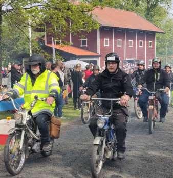 Årets mopedrally gick av stapeln i strålande sol och värme, vilket lockade inte mindre än 149 deltagare till start.