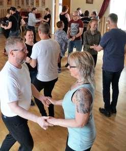 Intresset är stort och en lördag i mars anordnade Lars-Gunnar och Anna-Karin en heldagskurs för