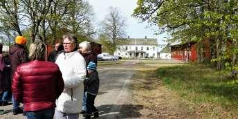 I brukets järnbod vid Vänerhamnen Årås ligger omkring 700 skeppund stångjärn klart för utskeppning till handelshusen i Göteborg.