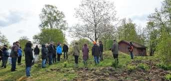 Nu måste kvarvarande järn till Årås för att komma med lasten till Göteborg innan priset sjunker. Fyra forbönder från bruket städslas att med bultvagnar ta sig an landsvägstransporten till Årås.
