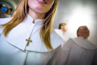 SKAGERSHULTS FÖRSAMLING Konfirmation i Hasselfors Varför händer onda saker i världen? Vad ska jag bli i framtiden? Finns det något att tro på? Kan Jesus betyda något för mig idag?