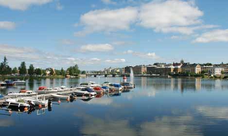 9 Gånsvikshamn N 62 36.437, E 18 2.096 11 Norra sundet Skeppsbron N 62 38.044, E 17 56.277 Gästhamn service: El, Toa, Vatten. Drivmedel: 500 m Avgift 62.62694, 17.