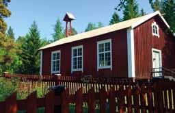 Från den stora verandan på Björkuddens hotell och restaurang kan du njuta av utsikten över älven och den imponerande Högakusten bron med sina 182 m höga pyloner och 40 m segelfri höjd.