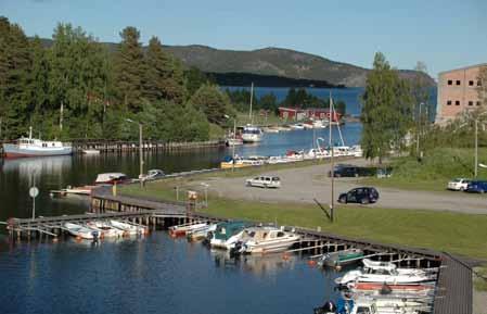 Köpmanholmen Köpmanholmen, idag ett mysigt samhälle med affär, kiosk, restaurang och boende är en gammal bruksort som växte fram kring massaindustrin och sågverkens framväxt under 1800-talet fram
