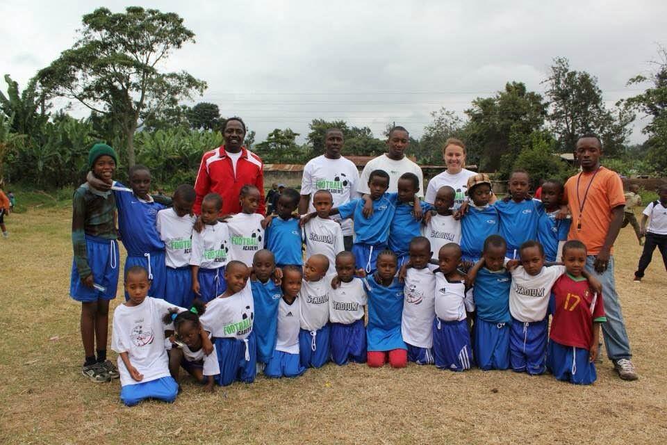 CIF engagerar sig! Under 2015 skickade CIF via Emmy Sol Bjurman kläder till Tanzania. Hon har länge arbetat för en organisation som hjälper barn att få gå i skola.