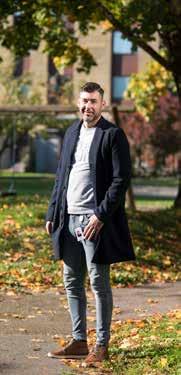 ATTRAKTIVA HEM MED ÖRAT MOT MARKEN OCH HYRESGÄSTERNAS BÄSTA FÖR ÖGONEN Dennis Belec är områdesvärd på LKF. Han vill utveckla sina områden så att de blir så rena, trivsamma och trygga som möjligt.