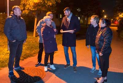 ATTRAKTIVA HEM GEMENSAM VANDRING FÖR ÖKAD TRYGGHET Varje år arrangeras en rad trygghetsvandringar inom LKFs områden. I oktober var det Norra Fäladens tur.