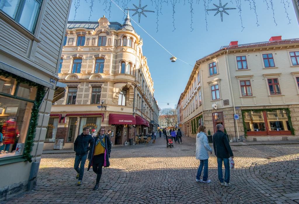 KONSUMTIONSLÅN & ÖVERSKULDSÄTTNING Myndigheter och stöd Öka samarbetet mellan myndigheter Om en anmälan om löneutmätning inkommer borde Kronofogdemyndigheten först medla för att långivare och