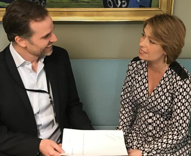 Samverkan ex. på beskrivning En gränsöverskridande aktivitet där minst två aktörer i sjukskrivningsprocessen, myndigheter eller andra aktörer t.ex. arbetsgivare, möter varandra för att med gemensamma krafter nå ett visst mål.