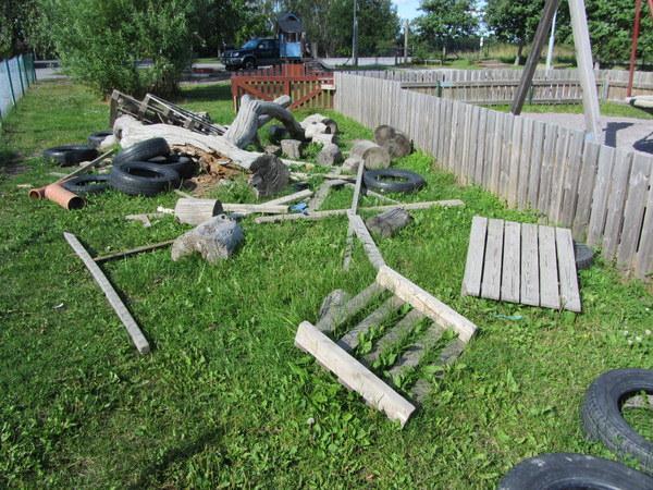 7 6 Staket 6.1 Huvudfällor i staketet runt A Stryprisk gungorna 4.2.7.2 6 7 Gungställning, kompisgunga Slottsbro 5153 7.