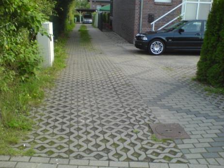 ) + Ger både flödesutjämning och hög rening + Bidrar med grönska i stadsmiljön + Låga anläggnings- och skötselkostnader Att tänka på Är ytkrävande